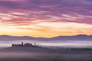 Images Dated 15th December 2020: Sunrise over Val d Orcia, Tuscany, Italy