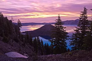Images Dated 6th December 2012: Sunrise with Wizard Island, Crater Lake National Park, Oregon, USA
