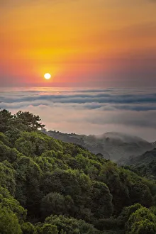 Images Dated 10th January 2019: Sunset and a carpet of clouds over the Atlantic Ocean, near Cabo da Roha, Portugal