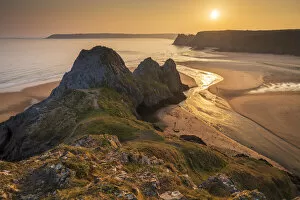 Images Dated 8th April 2022: Sunset over Three Cliffs Bay on the spectacular Gower coastline, South Wales, UK