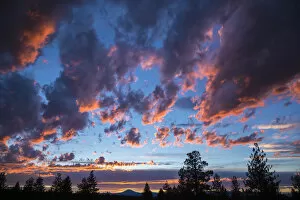 Images Dated 15th November 2016: Sunset over the High Desert near Bend, Oregon, USA