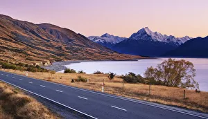 Images Dated 1st November 2019: Sunset at Lake Pukaki, Canterbury, New Zealand
