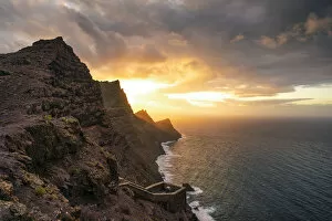 Images Dated 3rd March 2020: Sunset at Mirador del Balcon, Tamadaba natural park, Gran Canaria, Canary Islands, Spain