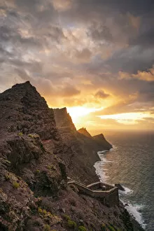 Images Dated 3rd March 2020: Sunset at Mirador del Balcon, Tamadaba natural park, Gran Canaria, Canary Islands, Spain