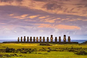 Images Dated 8th December 2017: Sunset over Moai at Tongariki, Easter Island, Polynesia, Chile