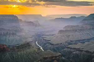 Images Dated 28th April 2017: Sunset over Mohave point, South Rim, Grand Canyon National Park, Arizona, USA