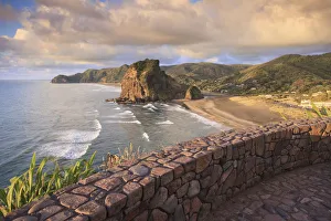Images Dated 1st November 2019: Sunset at Piha beach, Auckland, New Zealand