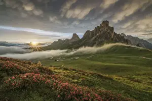 Ra Gusela Prints: The sunset in front of Ra Gusela, Averau, Nuvolau and Passo Giau in Dolomiti Bellunesi