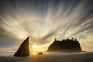 Images Dated 5th September 2017: Sunset at Ruby Beach, Olympic National Park, Washington, USA