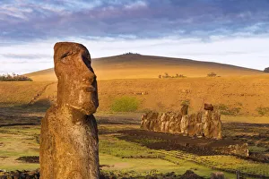 Images Dated 8th December 2017: Sunset at Tongariki, Easter Island, Chile