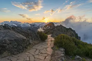 Sunset over Vereda do Areeiro, the trail that links Pico Ruivo to Pico do Arieiro