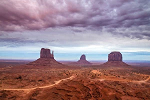 Images Dated 6th February 2015: Sunset view over the Mittens, Monument Valley Navajo Tribal Park, Arizona, USA
