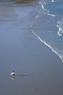 Images Dated 22nd April 2009: Surfer, Baie des Trepasses (Dead mens Bay), Pointe du Raz, Cape Sizun, Finistere