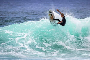 Images Dated 29th August 2023: Surfer, Bondi Beach, New South Wales, Australia
