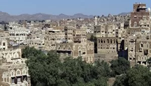 Yemen Collection: Surrounded by a massive 20 to 30-foot high wall