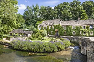 Cotswolds Prints: The Swan Hotel in Bibury, Cotswolds, Gloucestershire, England
