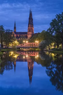 Sweden, Central Sweden, Uppsala, Domkyrka Cathedral, reflection, dusk