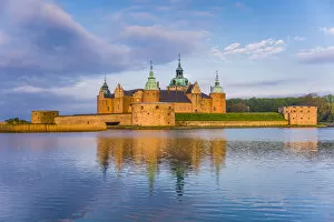 Images Dated 18th November 2019: Sweden, Southeast Sweden, Kalmar, Kalmar Slott castle, dawn