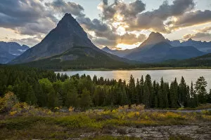 Images Dated 2nd March 2020: Swiftcurrent Lake and Mount Grinnell at Sunet, Glacier National Park, Montana