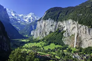 Switzerland, Bernese Oberland, Lauterbrunnen town and Valley