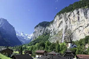 Switzerland, Bernese Oberland, Lauterbrunnen town and Valley