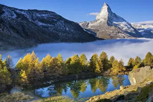 Images Dated 29th October 2021: Switzerland, Canton of Valais, lake Grindjisee, Matterhorn