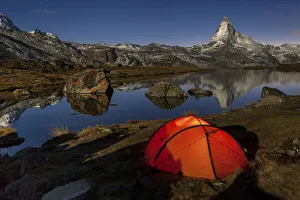 Images Dated 29th October 2021: Switzerland, Canton of Valais, lake Stellisee, Matterhorn