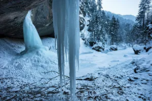 Switzerland, Canton Zurich, Tosstal, frozen waterfall