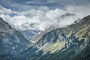 Images Dated 5th November 2019: Switzerland, Swiss Alps, Graubuenden, Val Bregaglia seen from Maloja pass