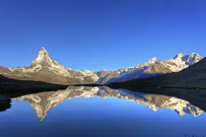 Switzerland, Valais, Zermatt, Lake Stelli and Matterhorn (Cervin) Peak