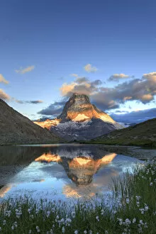 Images Dated 20th December 2010: Switzerland, Valais, Zermatt, Matterhorn (Cervin) Peak and Riffel Lake