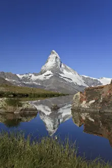 Switzerland, Valais, Zermatt, Matterhorn (Cervin) Peak and Lake Stelli