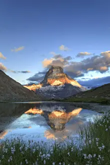 Switzerland, Valais, Zermatt, Matterhorn (Cervin) Peak and Riffel Lake