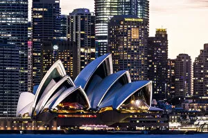 Images Dated 18th January 2017: Sydney at dusk. Opera house and cityscape skyline