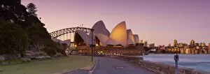 Images Dated 31st October 2016: Sydney Opera House & Harbour Bridge, Darling Harbour, Sydney, New South Wales, Australia