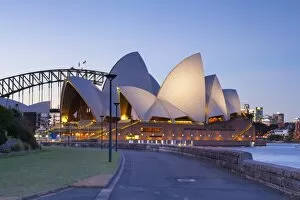 Images Dated 31st October 2016: Sydney Opera House & Harbour Bridge, Darling Harbour, Sydney, New South Wales, Australia