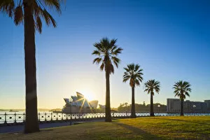 Images Dated 6th January 2018: Sydney Opera House at sunrise, Sydney, New South Wales, Australia