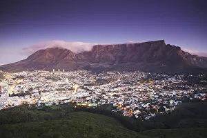 Images Dated 13th October 2010: Table Mountain at dusk, Cape Town, Western Cape, South Africa