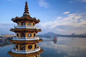 Taiwan, Kaohsiung, Lotus pond, Dragon and Tiger Tower Temple with view of bridge leading
