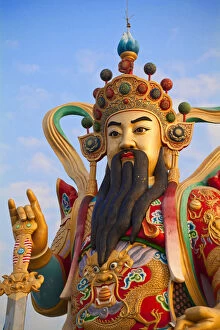 Images Dated 27th April 2012: Taiwan, Kaohsiung, Lotus pond, Giant 72 meter high statue of Syuan Tian Emperor