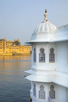 Taj Lake Palace & City Palace, Lake Pichola, Udaipur, Rajasthan, India