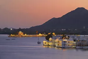 Taj Lake Palace at dusk, Udaipur, Rajasthan, India, Asia