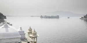 Images Dated 17th November 2017: Taj Lake Palace, Lake Pichola, Udaipur, Rajasthan, India
