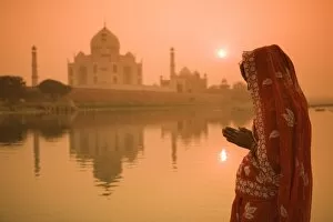 Traditional Dress Gallery: Taj Mahal, Agra