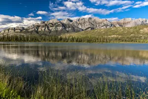 Images Dated 17th August 2016: Talbot Lake, Jasper National Park, Alberta, Canada