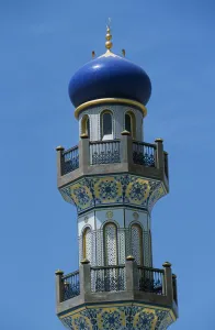 Dhofar Prints: The tall minaret of the private mosque within Sultan