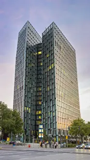 St Pauli Prints: Tanzende Türme (Dancing Towers) modern office building in St
