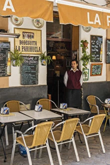 Images Dated 5th April 2016: Tapas bar in Seville, Andalusia, Spain