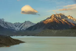 Tasman lake at sunset with the Mount Cook National Park