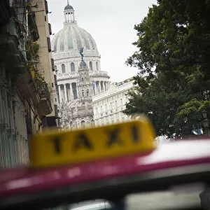 Images Dated 23rd January 2013: Taxi and Capitolio building, Havana, Cuba